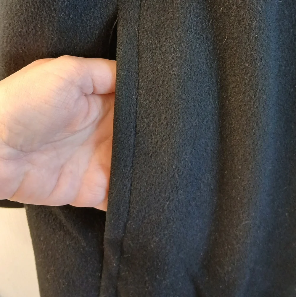 Liz Claiborne Black 100% Wool Coat – Size 18 – Classic Mid‑Length Hidden‑Placket